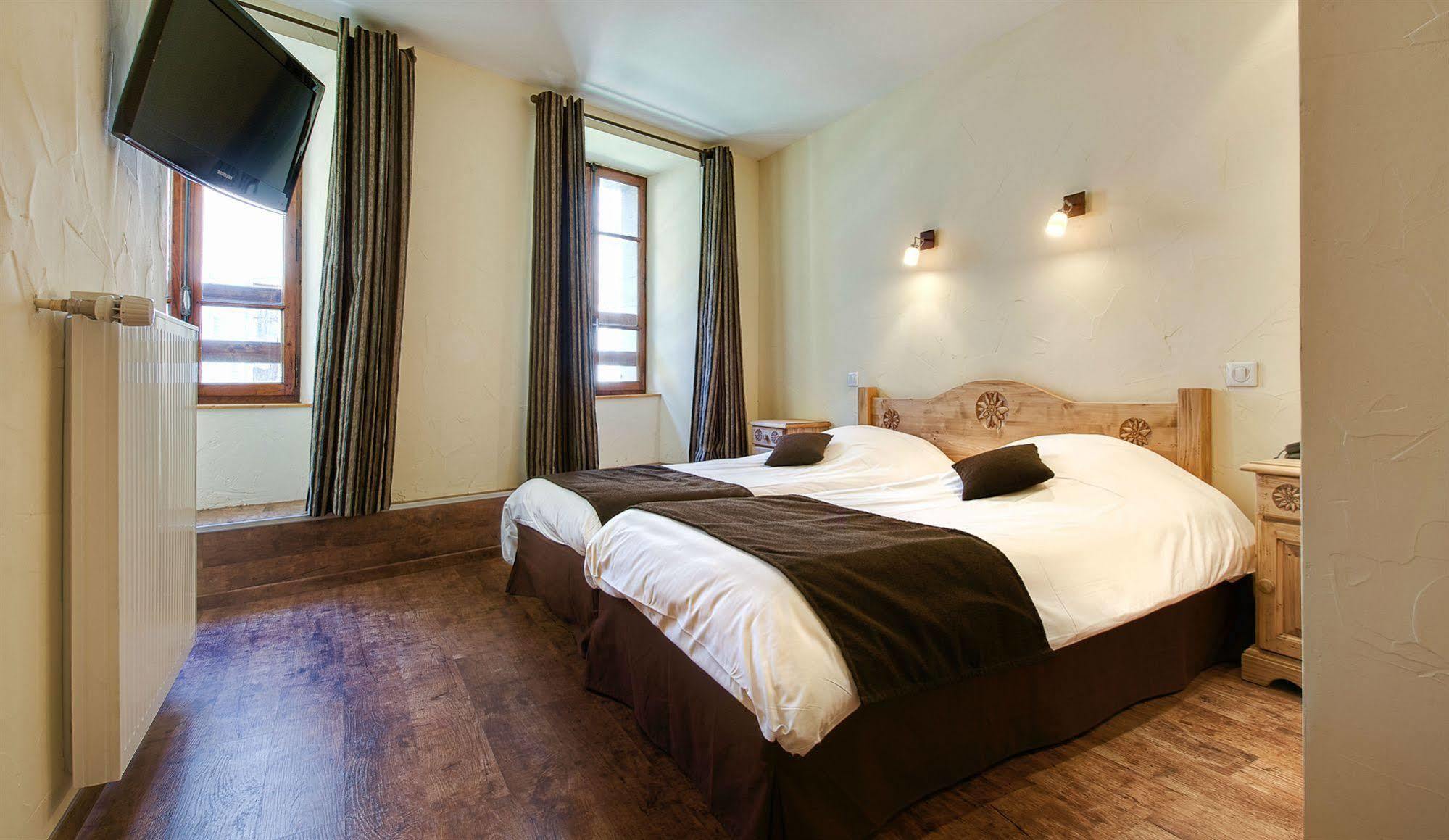Hotel Du Commerce Thônes Dış mekan fotoğraf