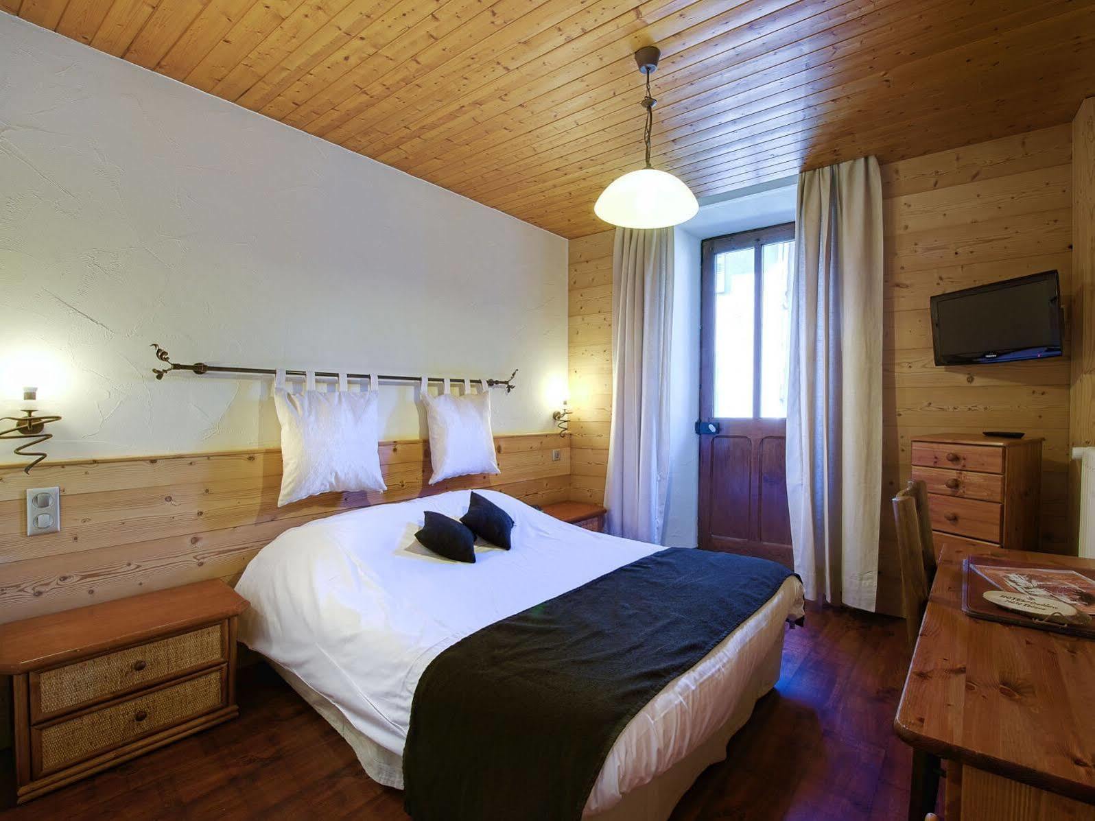 Hotel Du Commerce Thônes Dış mekan fotoğraf
