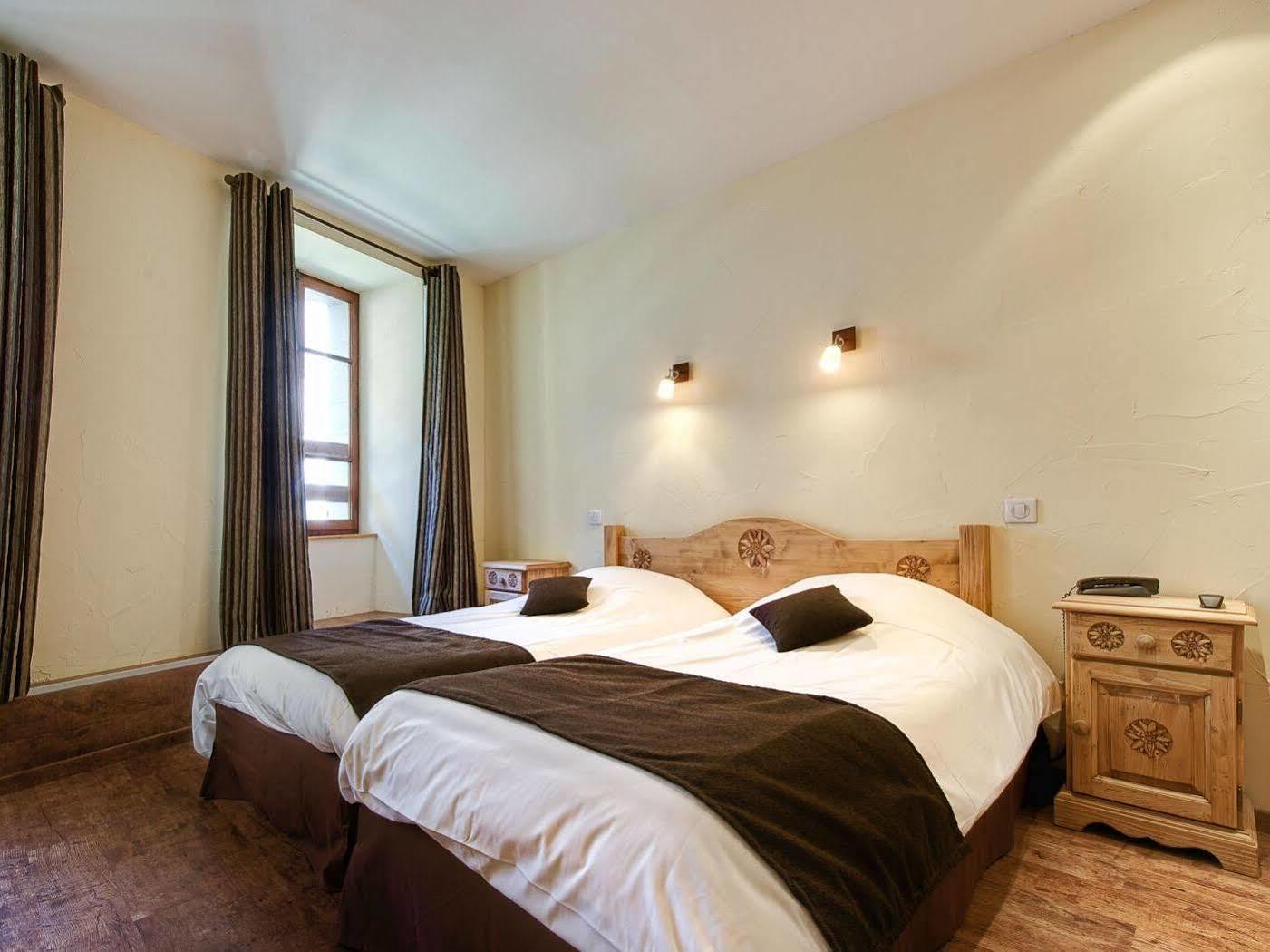 Hotel Du Commerce Thônes Dış mekan fotoğraf